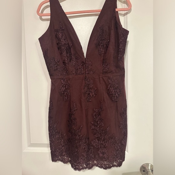 Maroon lace dress - Picture 1 of 2